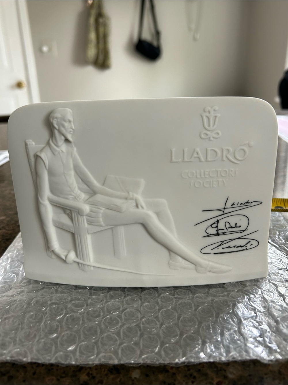 Lladro White Porcelain Collector’s Society Plaque